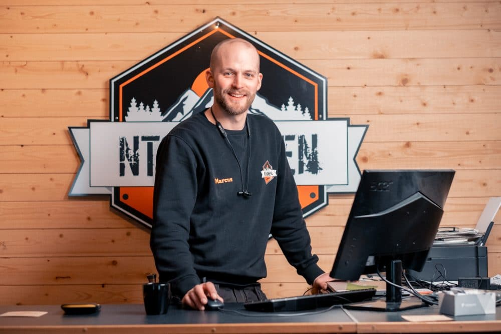 Marcus Bergman i NTS Kälkens fabrik i Boden